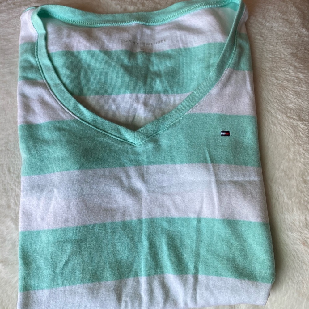 Women’s v neck Tommy Hilfiger